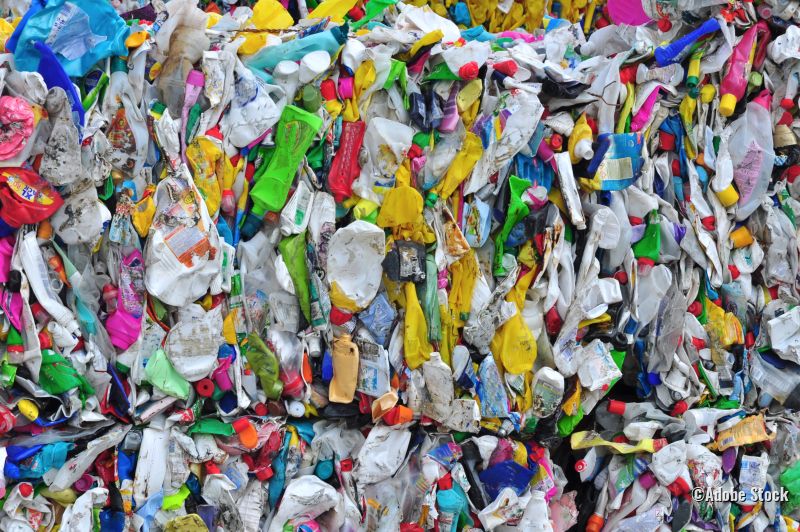 Alte Plastikflaschen zum Recyceln