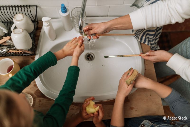 Hände waschen nach dem Unterricht