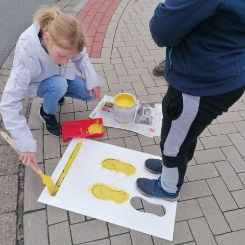 gelbe_fusstapfen1.jpg