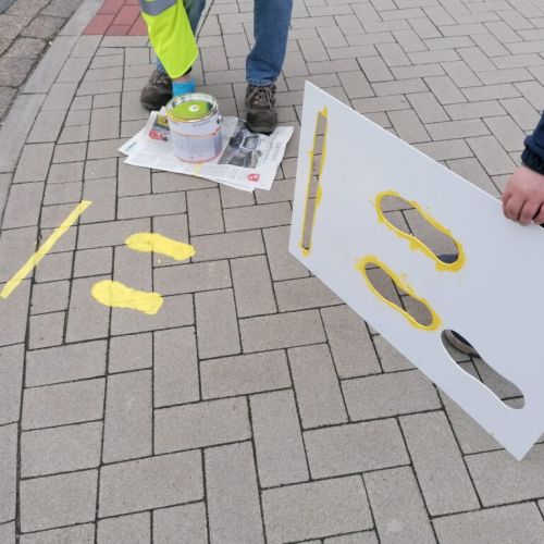 gelbe_fusstapfen2.jpg
